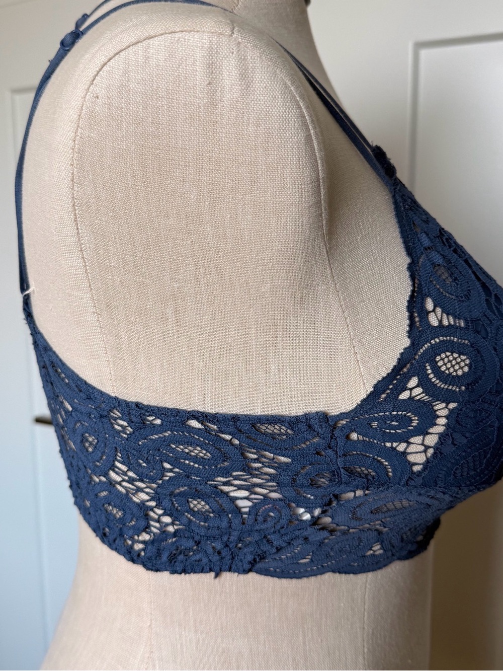 PINK Victoria's Secret Navy Lace Bralette - Picture 6 of 6